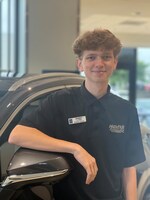 Staff member Peyton Jones  from ID_90f4d4724242