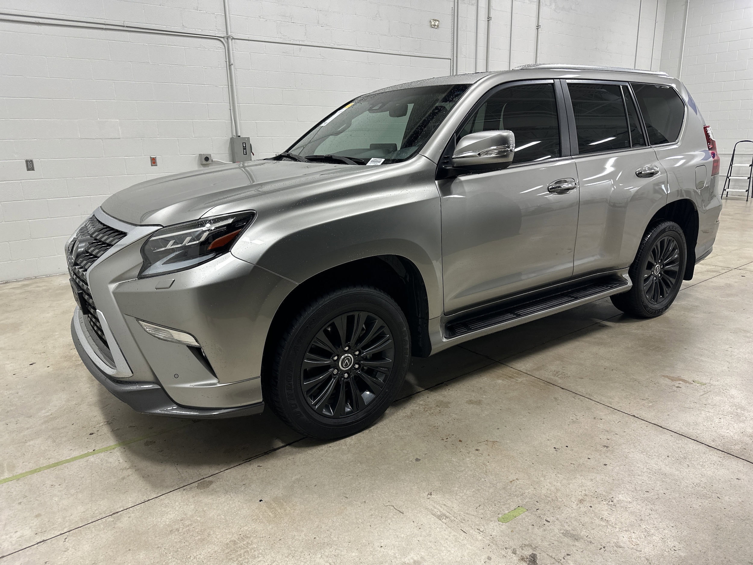 2022 LEXUS GX 460 Luxury photo 3