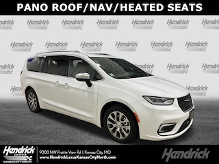 2023 Chrysler Pacifica Hybrid Pinnacle Van Passenger Van