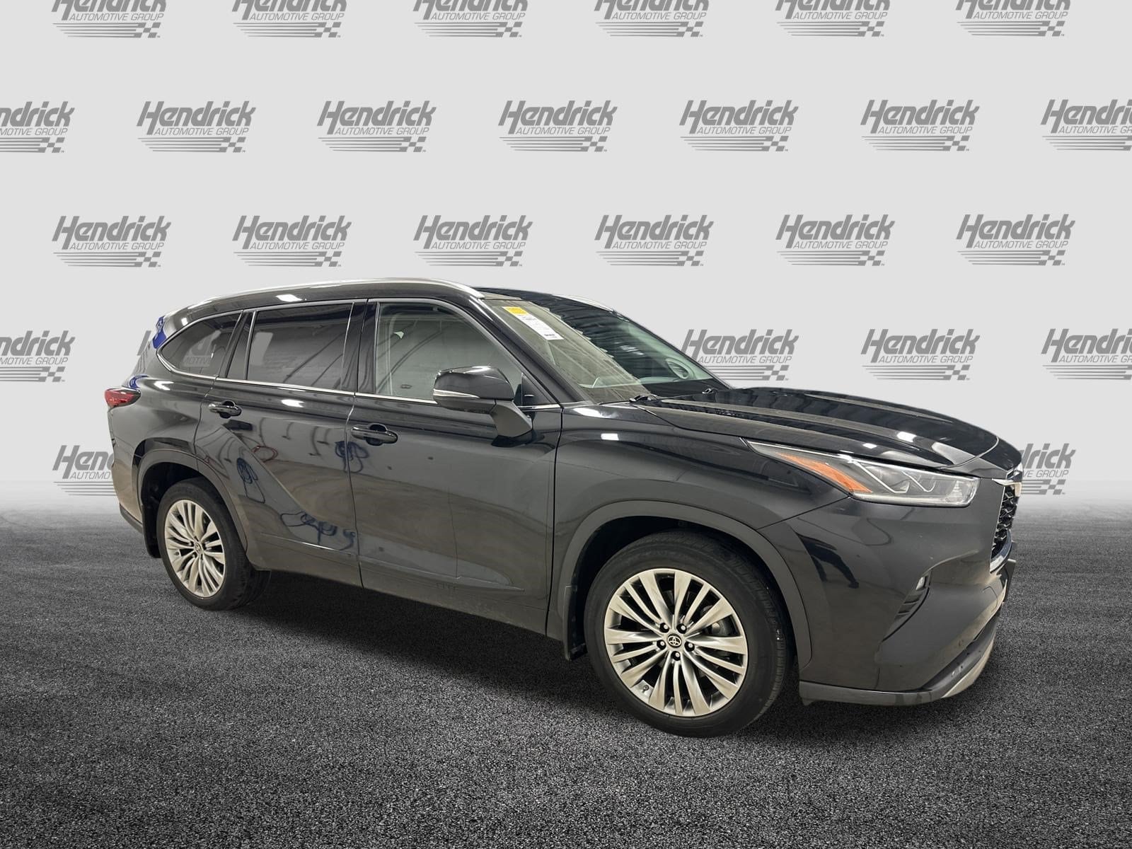 Used 2022 Toyota Highlander Platinum with VIN 5TDFZRBH9NS229546 for sale in Kansas City