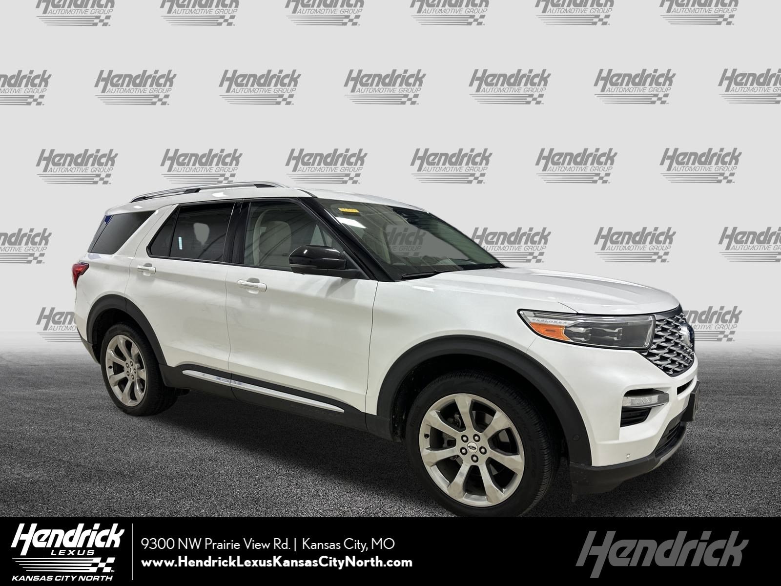 2020 Ford Explorer Platinum's photo