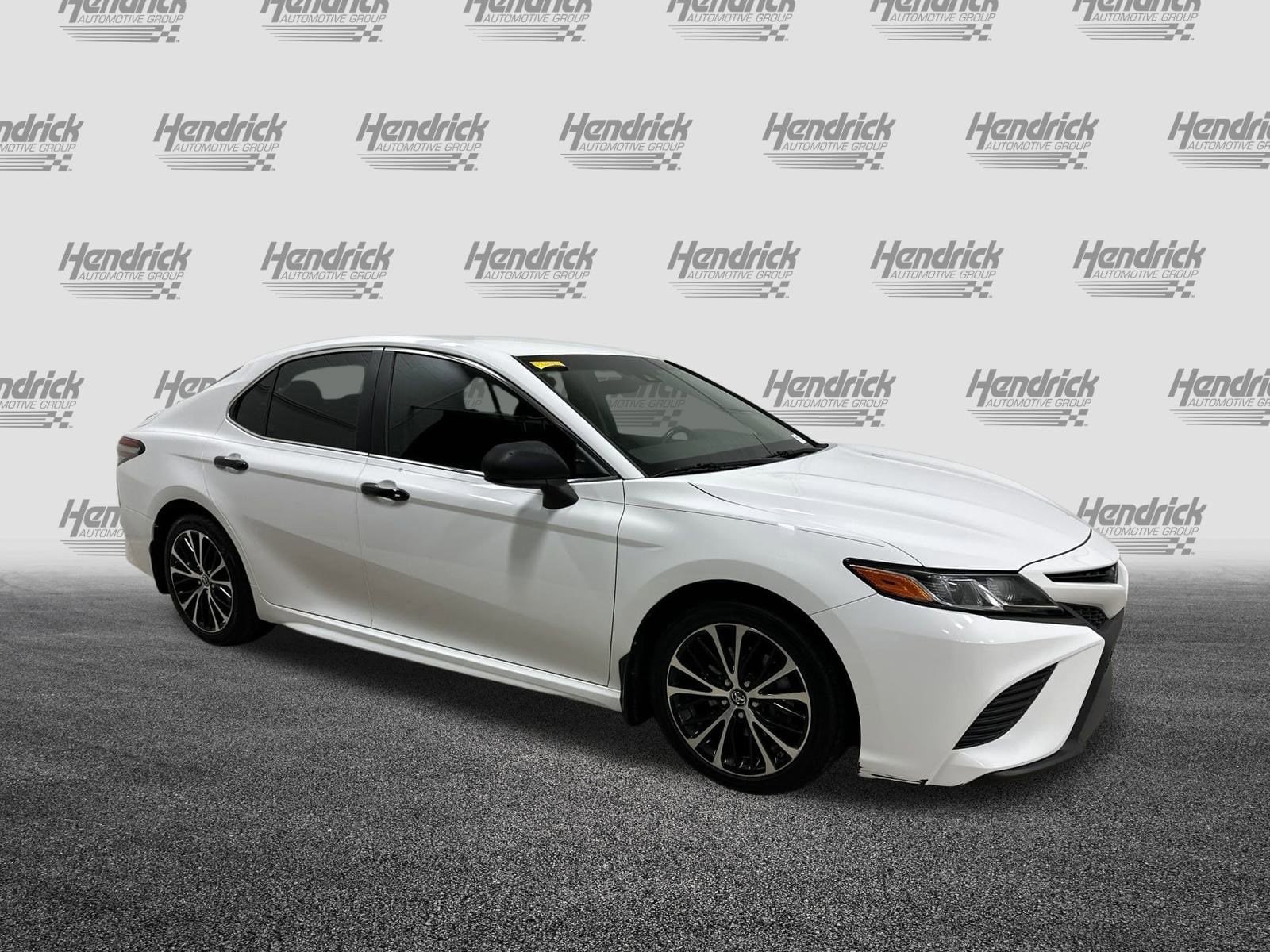 Used 2018 Toyota Camry SE with VIN 4T1B11HK2JU132474 for sale in Kansas City