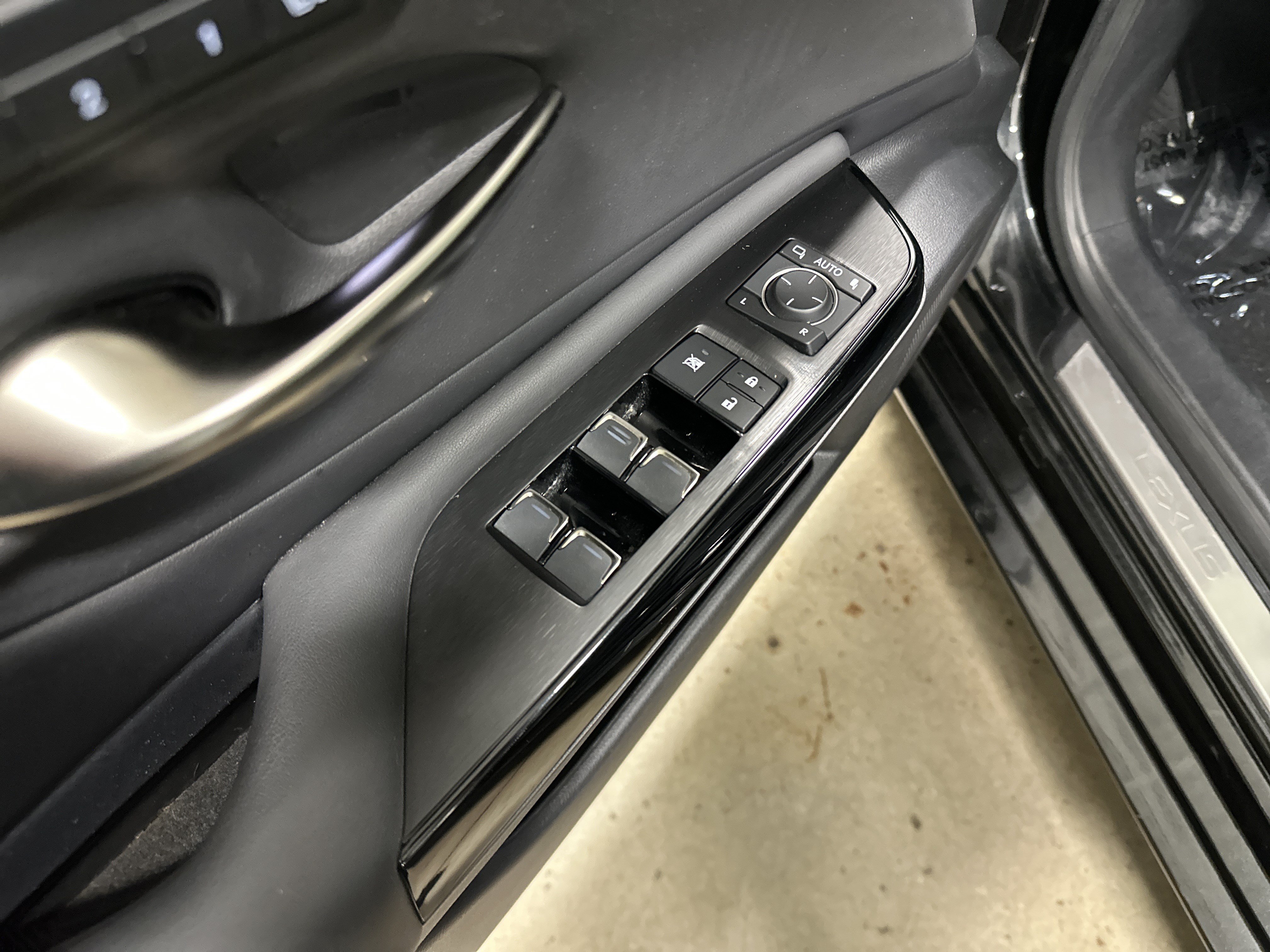 Used 2023 Lexus ES 350 Sedan