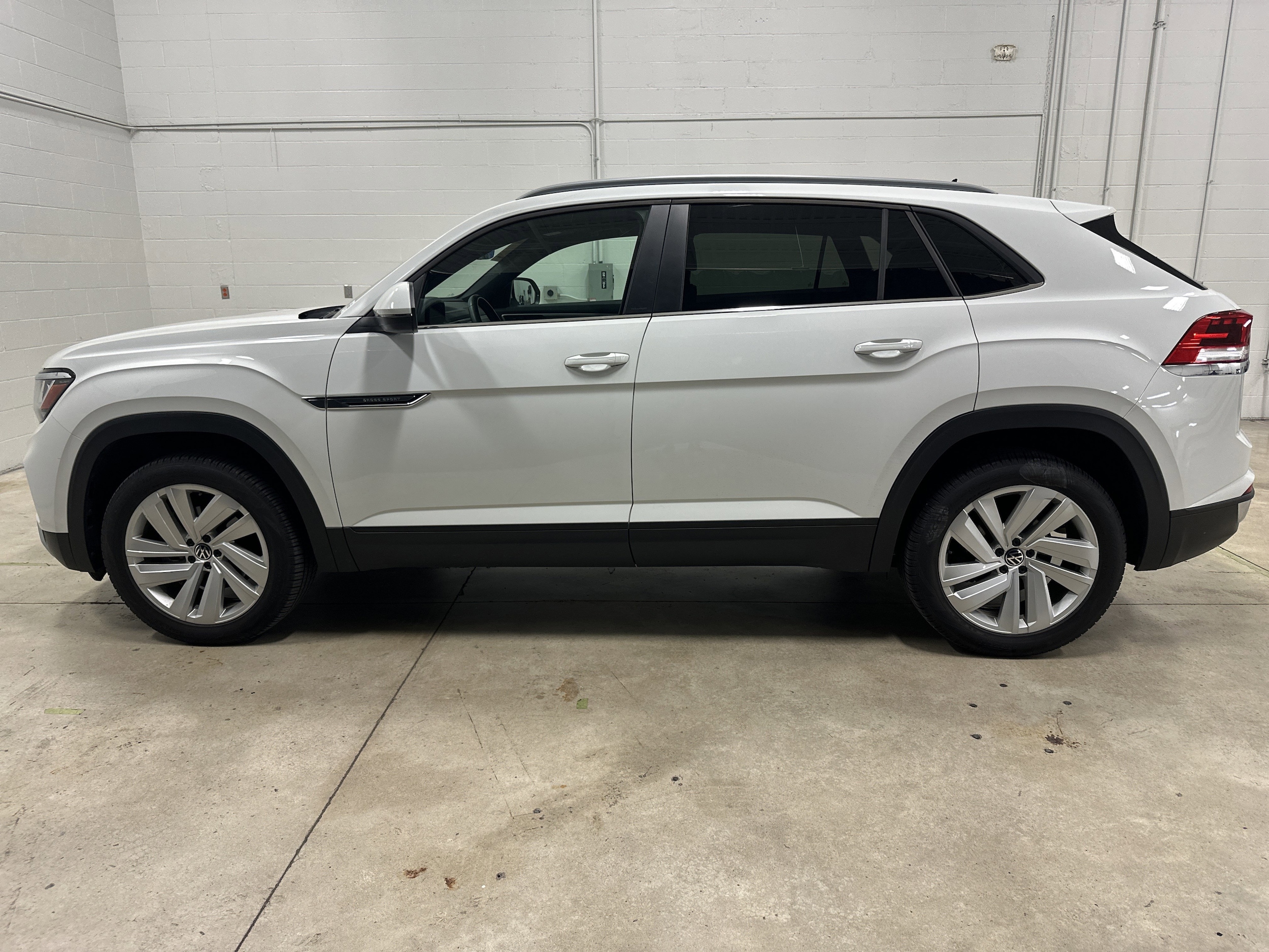 Volkswagen Atlas Cross Sport 2.0T SE W/Technology