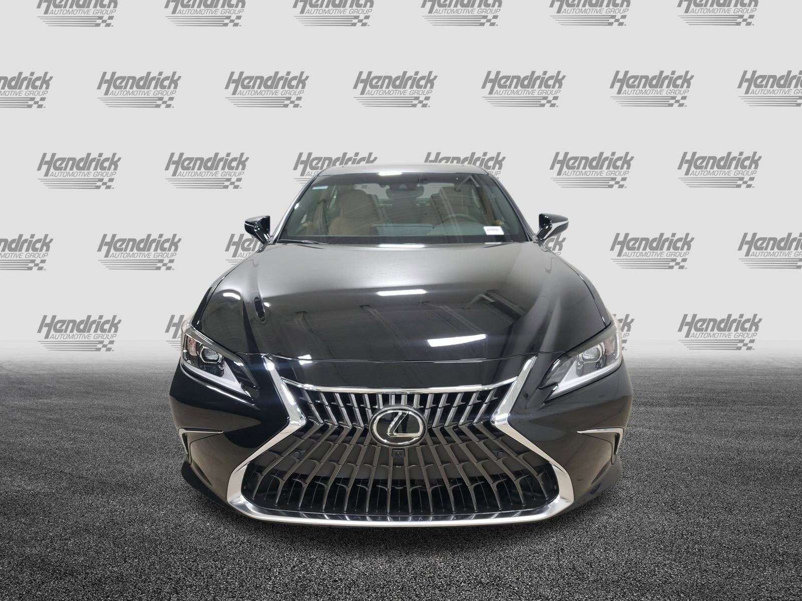 2025 Lexus ES 300h Luxury photo 2