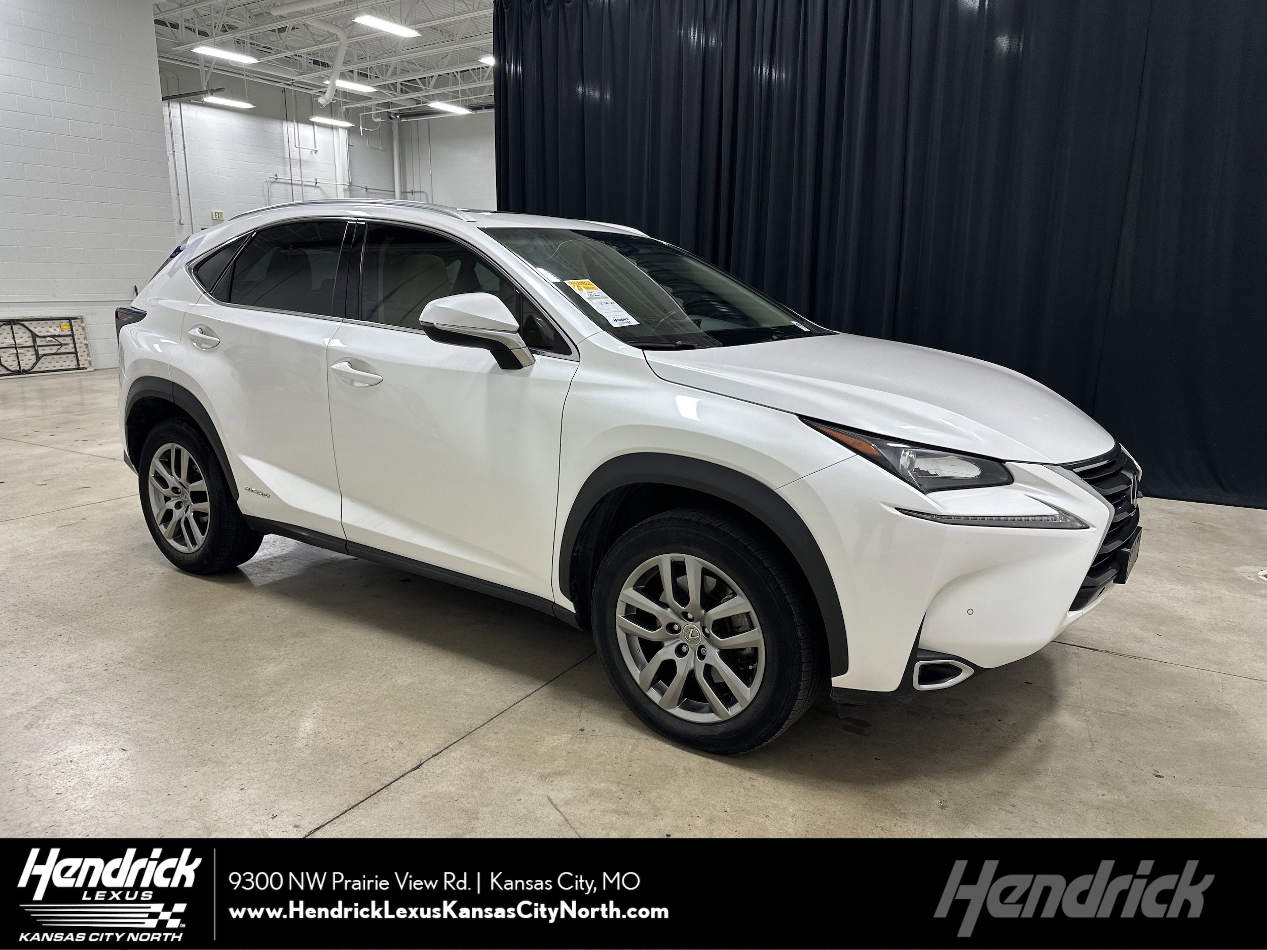 2016 Lexus NX 300h's photo