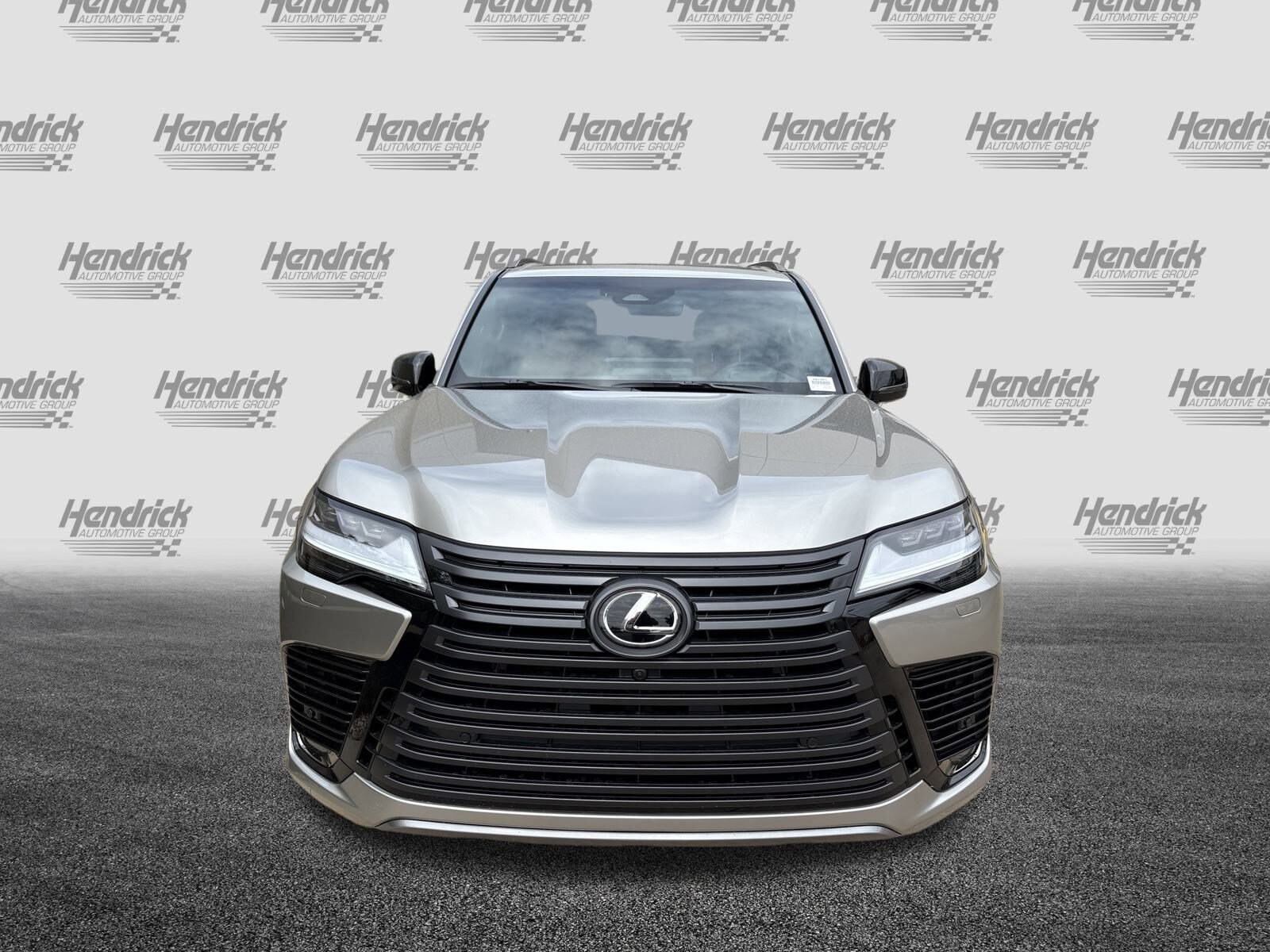 2025 Lexus LX 600 Luxury photo 2