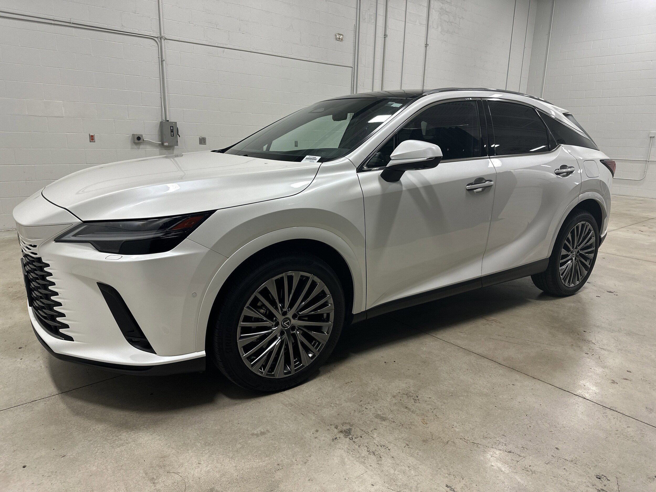 2024 Lexus RX 450h Luxury photo 4
