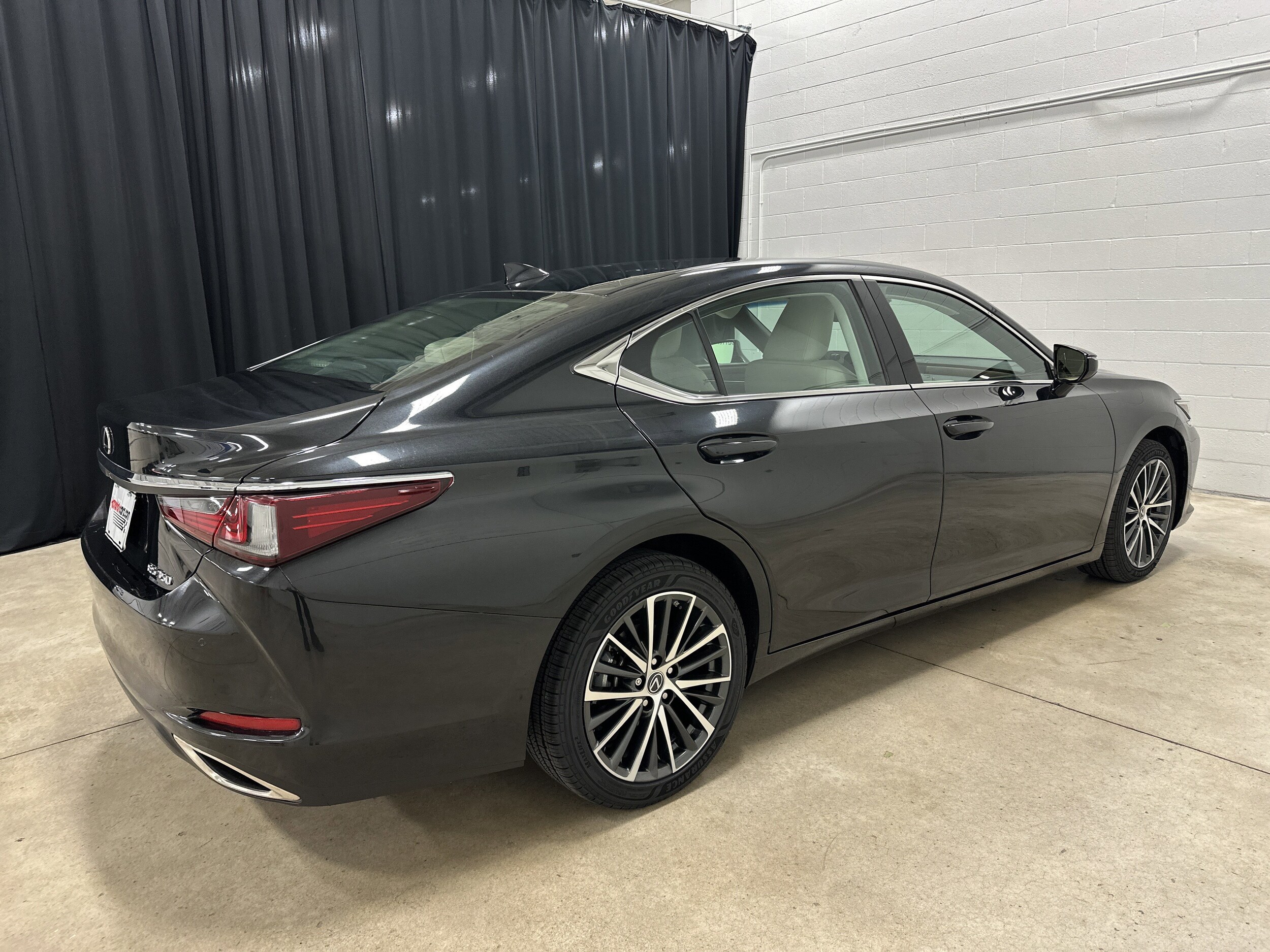 2024 LEXUS ES 350 photo 3