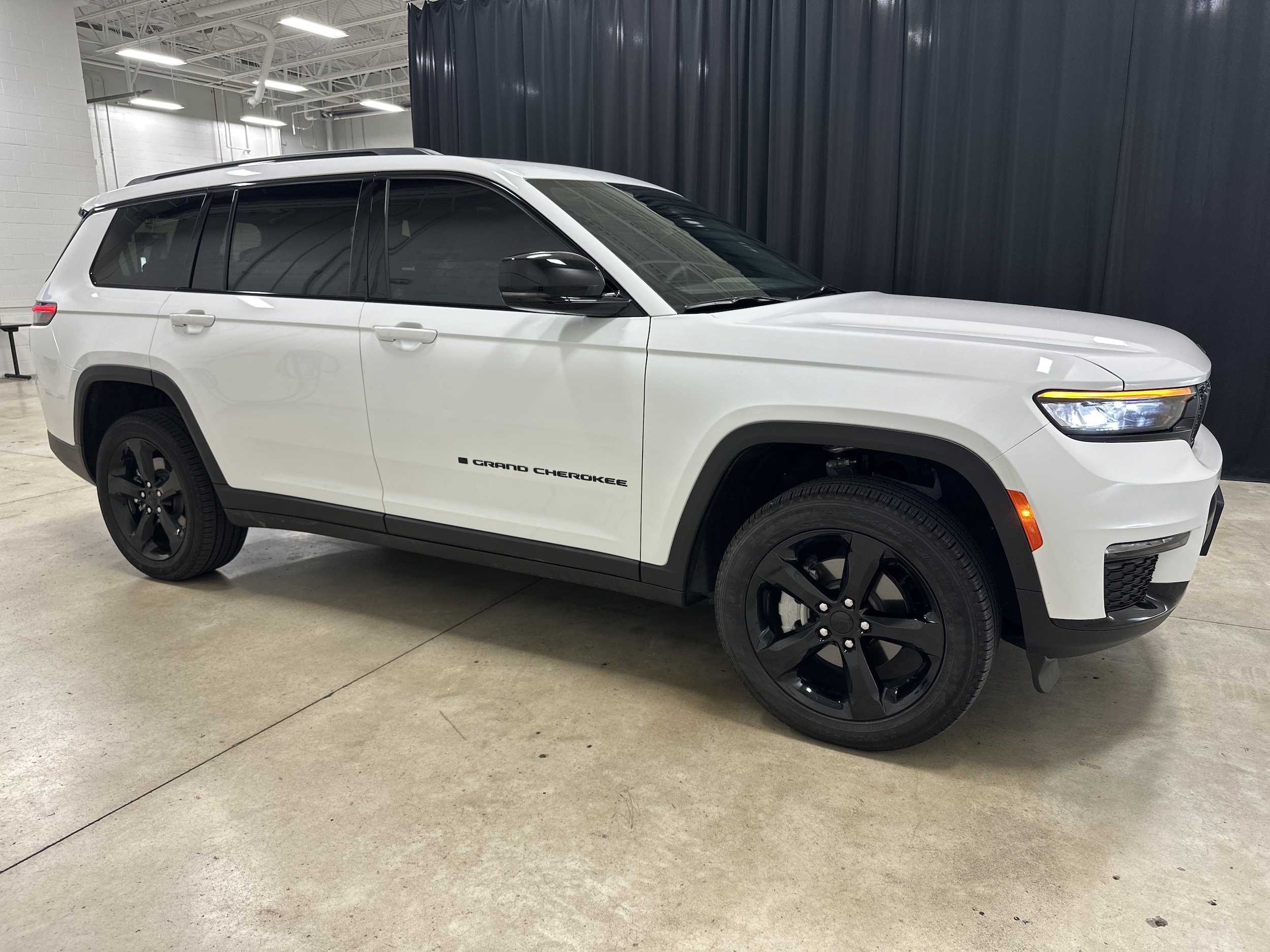 Used 2025 Jeep Grand Cherokee L Limited with VIN 1C4RJKBG7S8756374 for sale in Kansas City