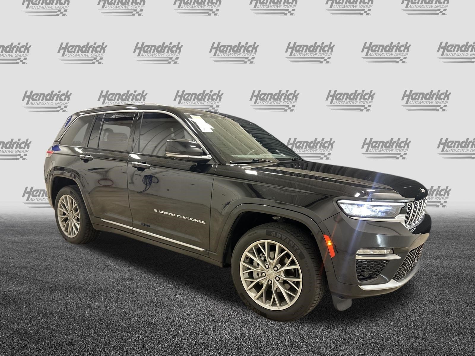 Used 2022 Jeep Grand Cherokee Summit with VIN 1C4RJHEG1N8605937 for sale in Kansas City