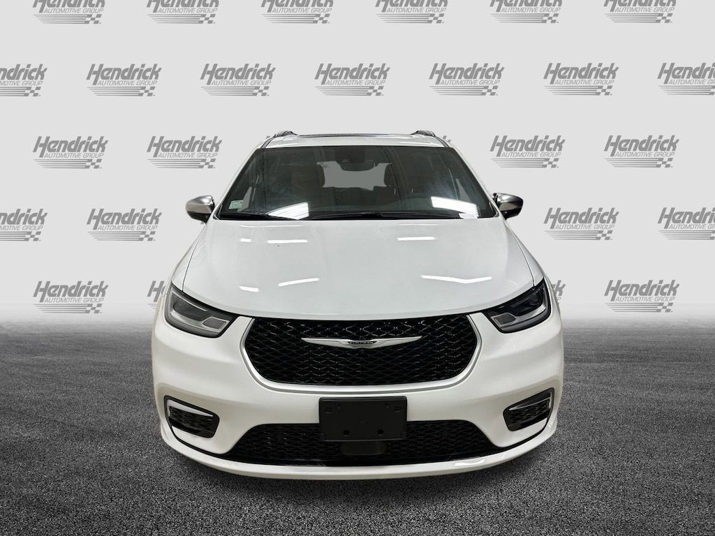 Used 2023 Chrysler Pacifica Hybrid Pinnacle Van Passenger Van