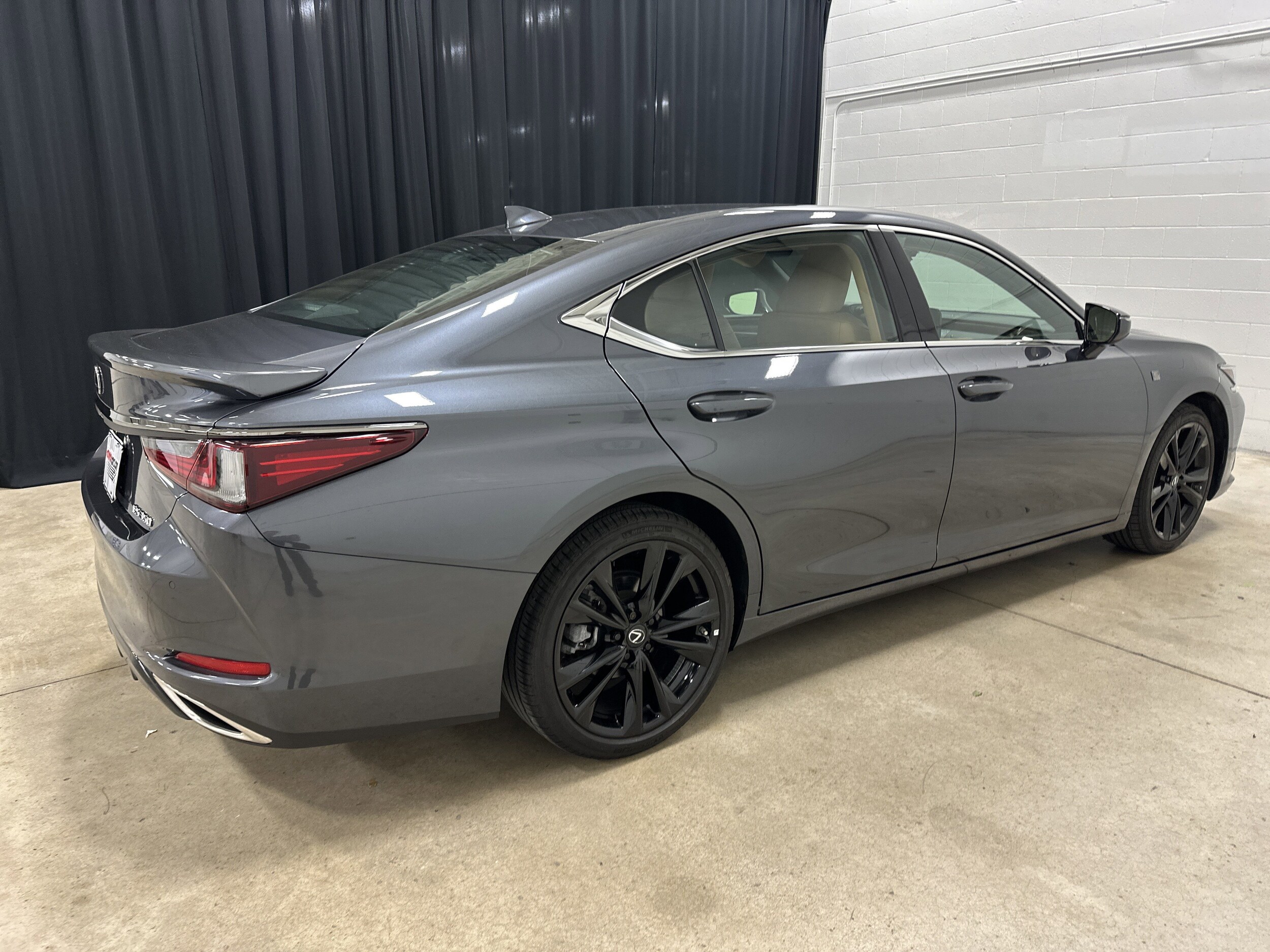 2025 LEXUS ES 350 photo 3