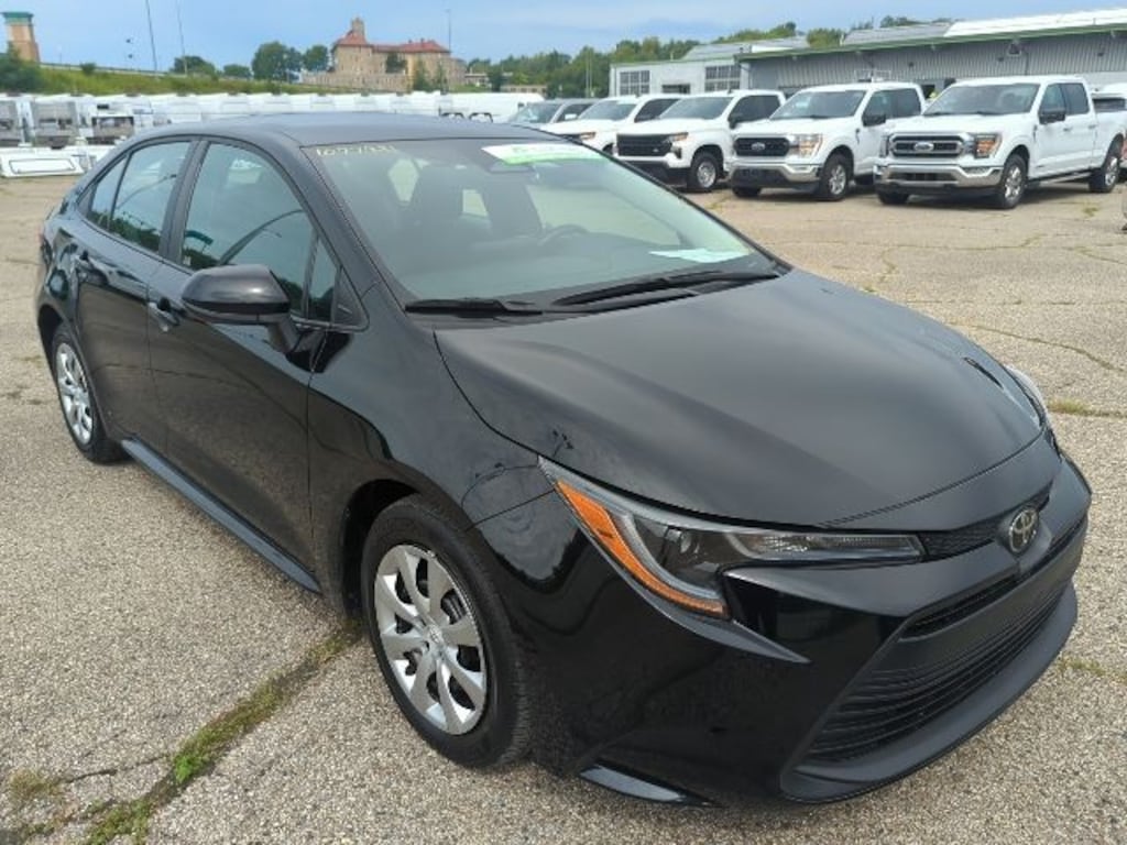 Used 2025 Toyota Corolla LE Sedan