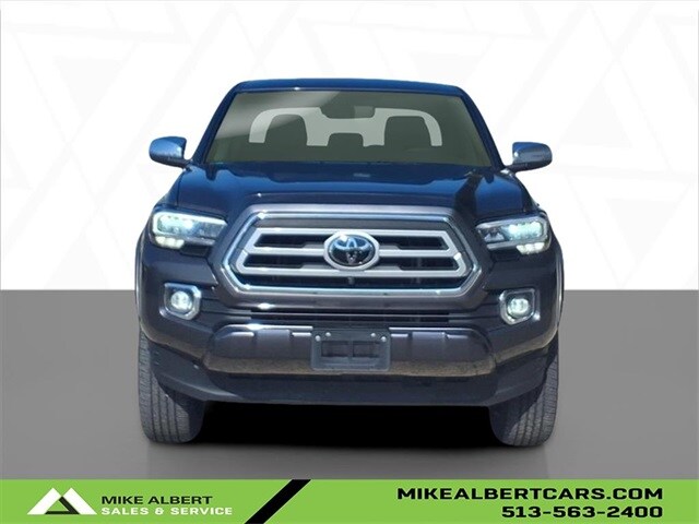 2023 Toyota Tacoma Limited V6 photo 2