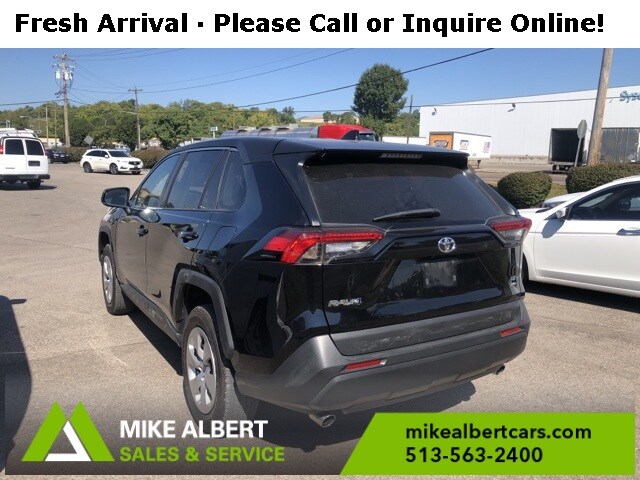 2022 Toyota RAV4 LE photo 3