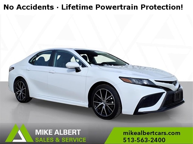 2023 Toyota Camry SE's photo