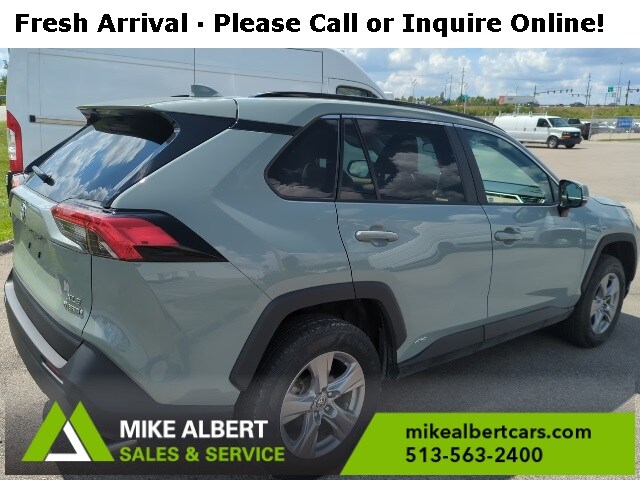 2023 Toyota RAV4 Hybrid XLE photo 2