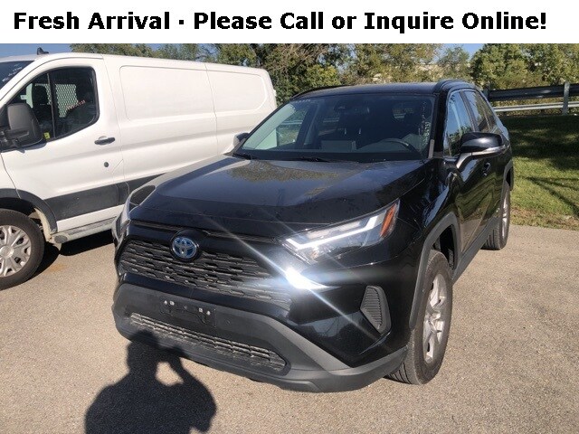 2022 Toyota RAV4 Hybrid XLE photo 2