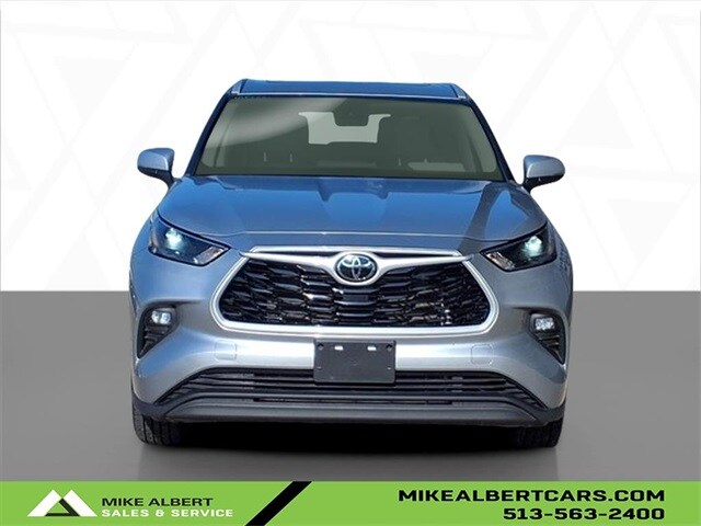 2022 Toyota Highlander XLE photo 2