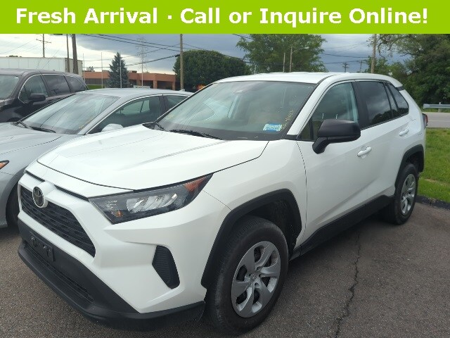 2022 Toyota RAV4 LE photo 2
