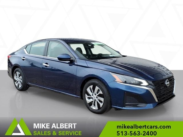 2023 Nissan Altima's photo