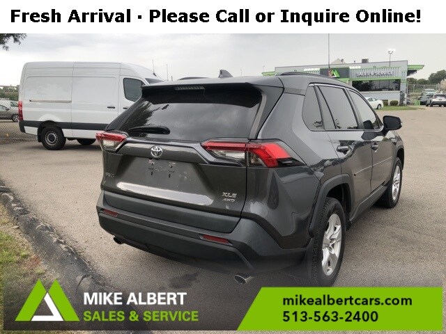 2021 Toyota RAV4 XLE photo 3