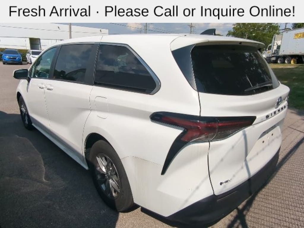 Used 2025 Toyota Sienna LE 8 Passenger Minivan/Van