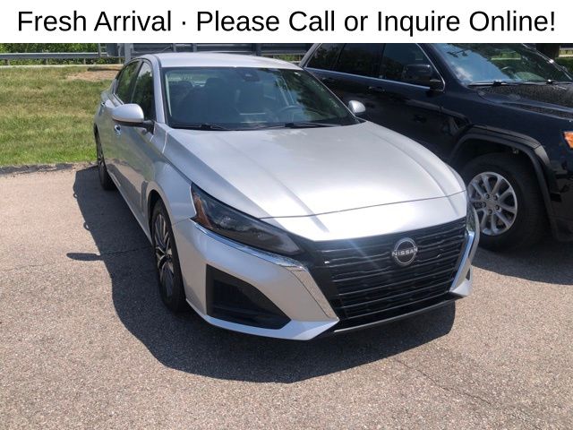 Brilliant Silver Metallic 2023 Nissan Altima Sedan Front-Wheel Drive Continuously Variable Transmission