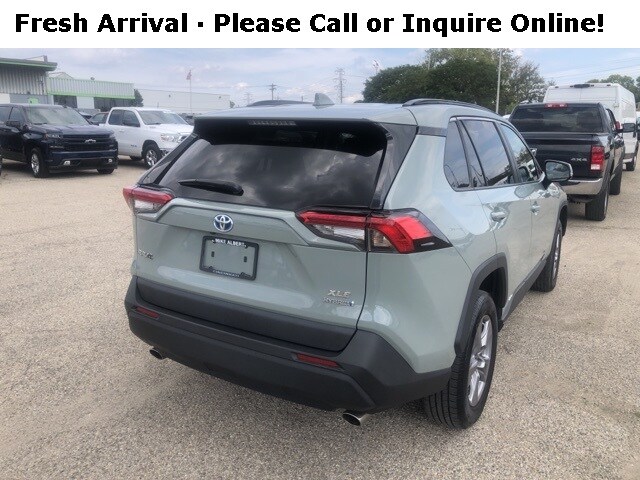 2023 Toyota RAV4 Hybrid XLE photo 4