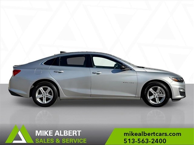 2020 Chevrolet Malibu LS photo 3
