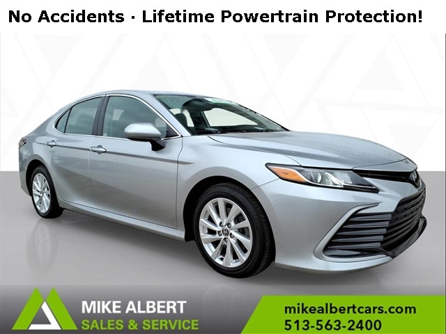 2023 Toyota Camry LE's photo