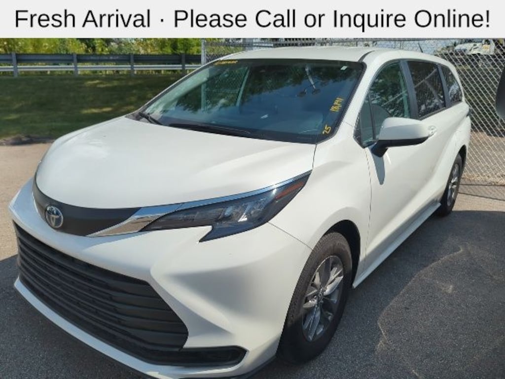 Used 2025 Toyota Sienna LE 8 Passenger Minivan/Van