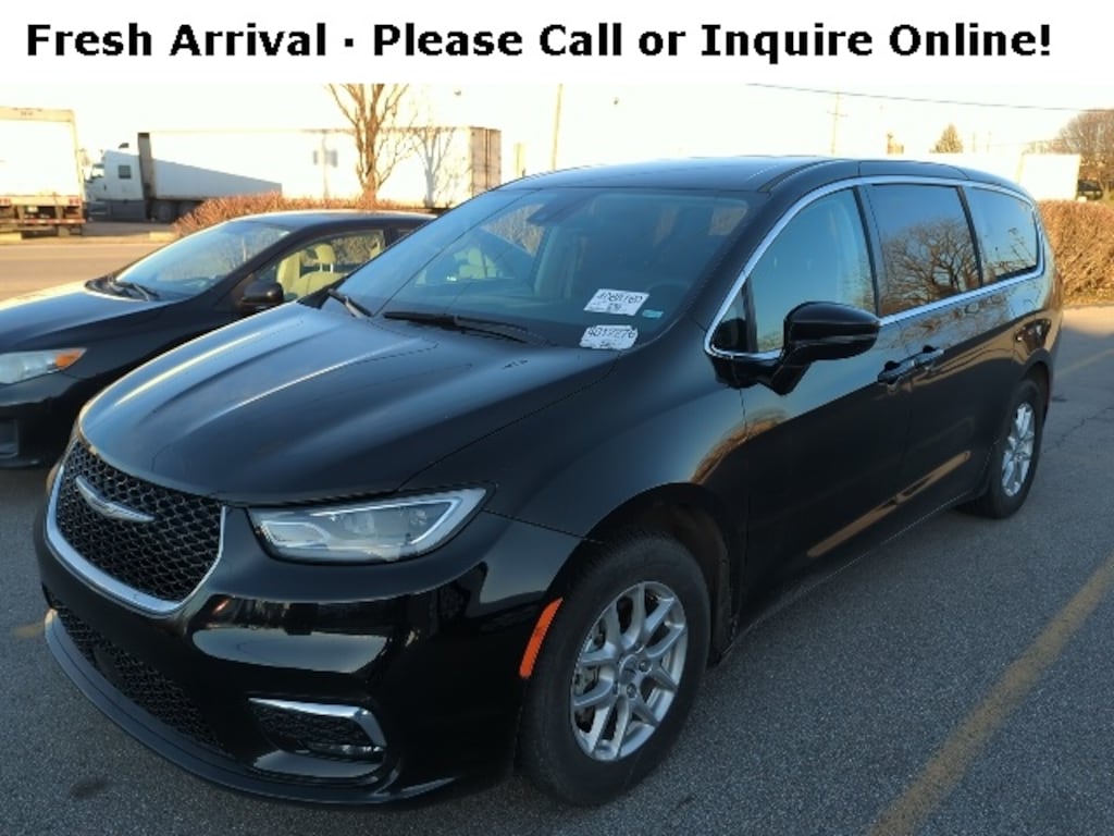 Used 2024 Chrysler Pacifica Touring L Minivan/Van