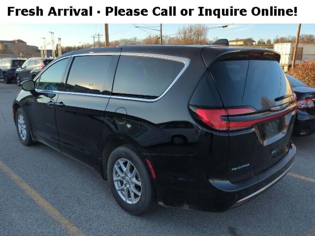 Used 2024 Chrysler Pacifica Touring L Minivan/Van