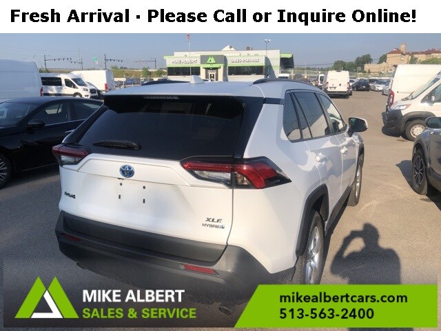 2021 Toyota RAV4 Hybrid XLE photo 3