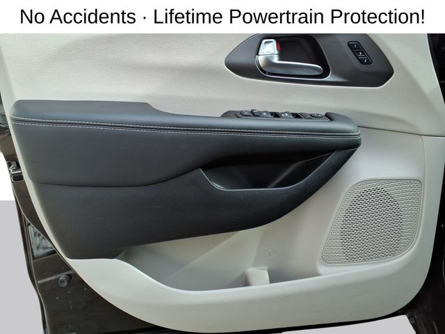 2024 Chrysler Pacifica Touring L - Photo 10