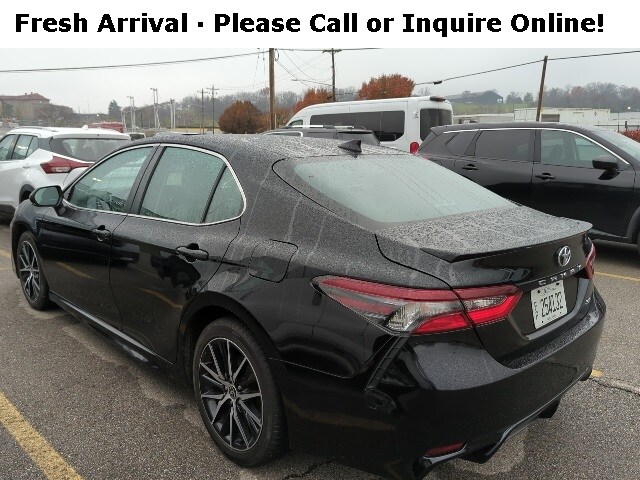 2023 Toyota Camry SE photo 3