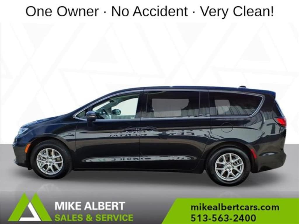 Used 2023 Chrysler Pacifica Touring L Minivan/Van