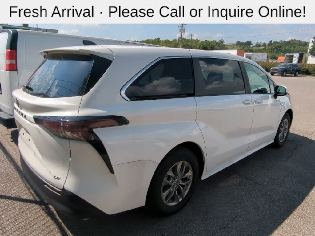 Used 2025 Toyota Sienna LE 8 Passenger Minivan/Van