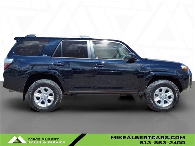 2022 Toyota 4Runner SR5 photo 3