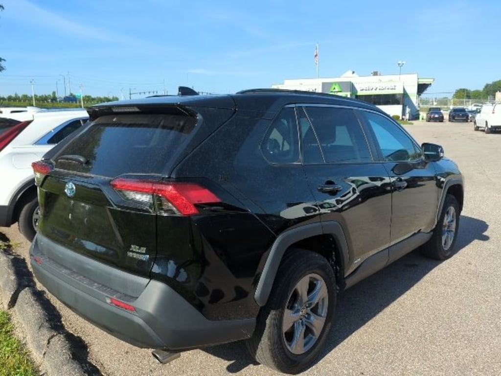 Used 2022 Toyota RAV4 Hybrid XLE SUV