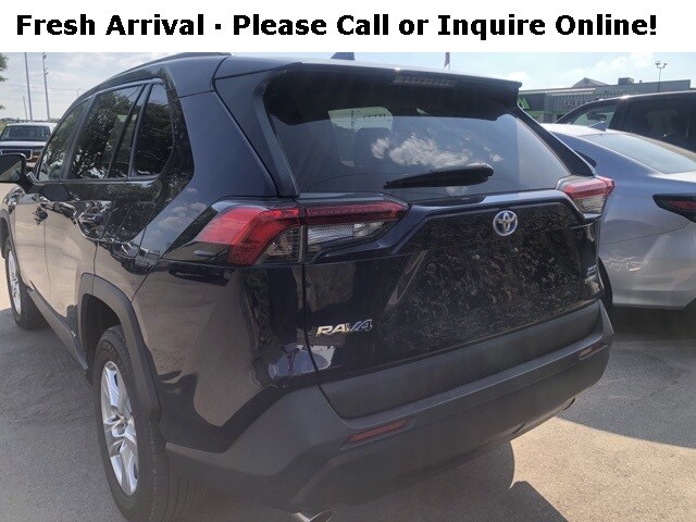 2021 Toyota RAV4 Hybrid XLE photo 3