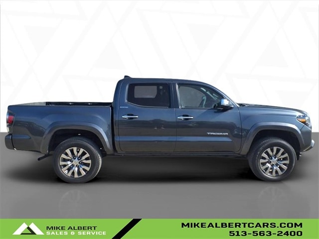 2023 Toyota Tacoma Limited V6 photo 3