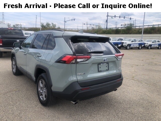 2023 Toyota RAV4 Hybrid XLE photo 3