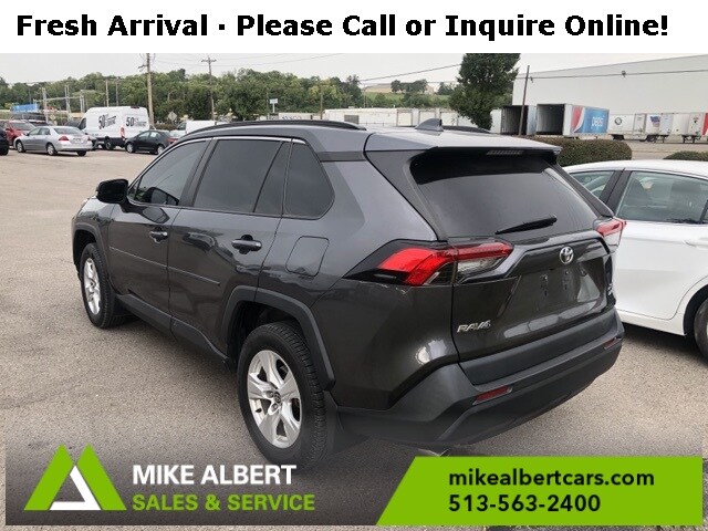 2021 Toyota RAV4 XLE photo 2