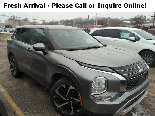 2024 Mitsubishi Outlander SE's photo