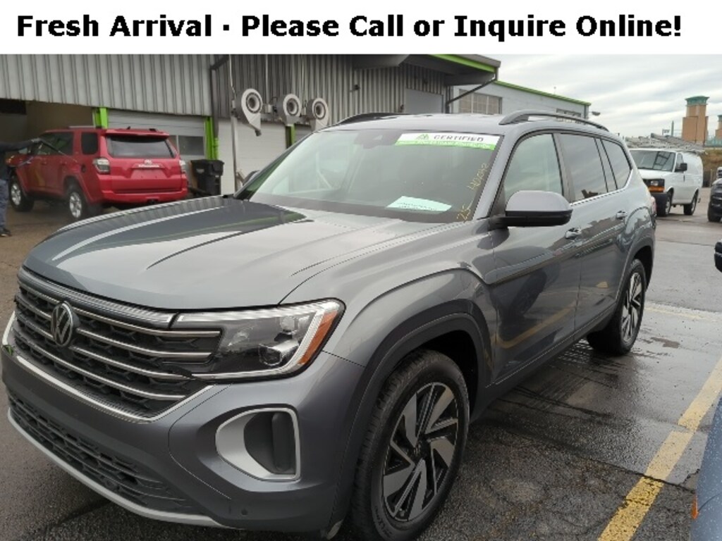 Used 2025 Volkswagen Atlas 2.0T SE w/Technology SUV