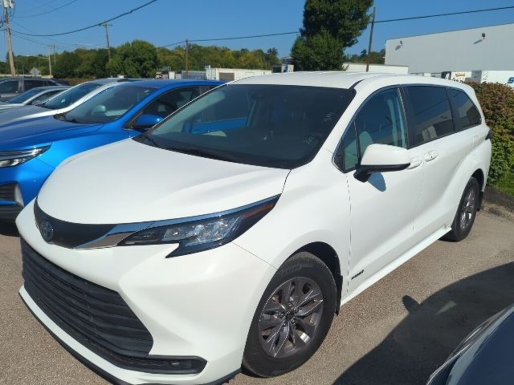Used 2021 Toyota Sienna LE 8 Passenger Minivan/Van