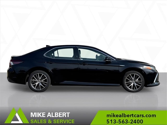 2021 Toyota Camry Hybrid XLE photo 2